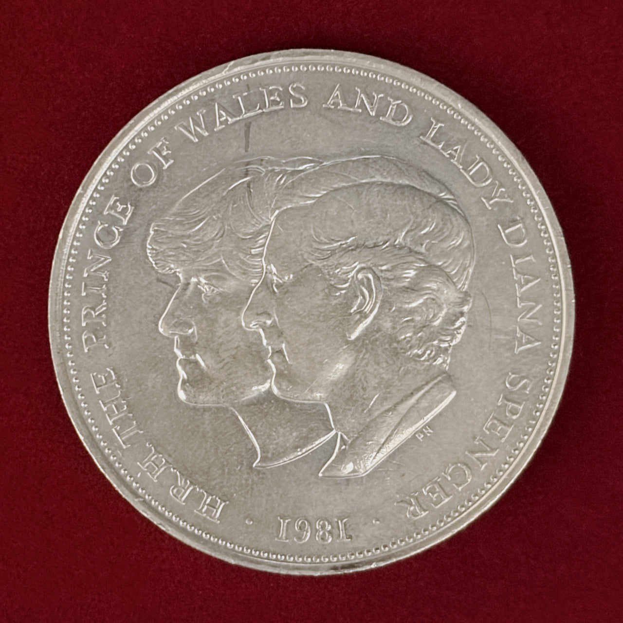 イギリス】チャールズ皇太子殿下ご成婚記念 クラウン 白銅貨 1981［C